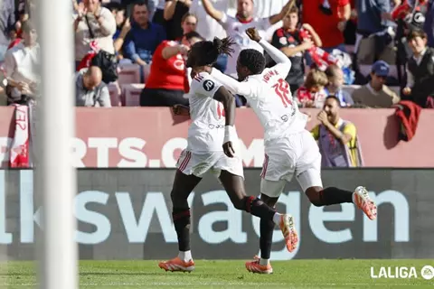 إشبيلية يُعمّق جراح ريال أوفييدو برباعية في الدوري الإسباني